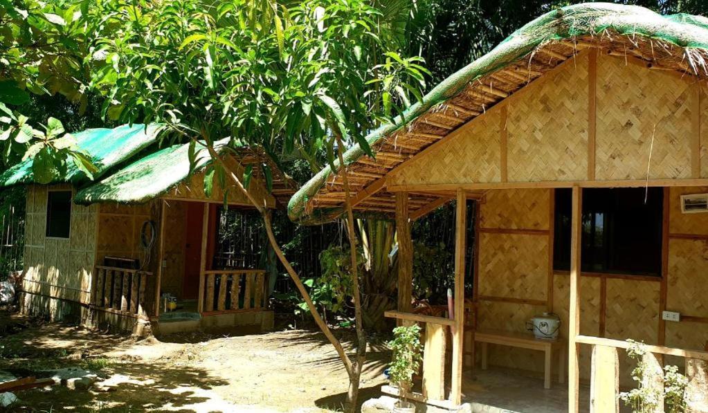 Traditional Filipino Transient House And Huts Near 100 Islands Wharf Alaminos Luaran gambar