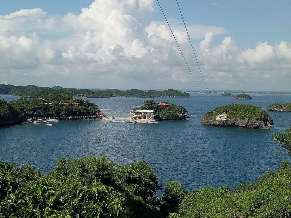 Traditional Filipino Transient House And Huts Near 100 Islands Wharf Alaminos Luaran gambar
